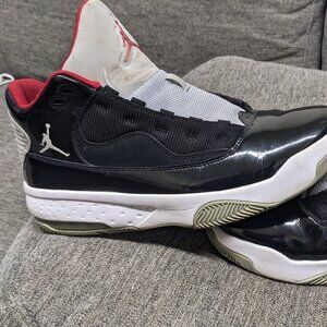 Jordan Max Aura 2 Men's Basketball Shoes, Size 10 USED ITEM